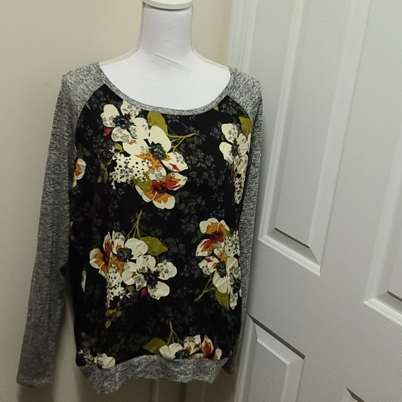 Kut from the Kloth Tops - NWT Women's Kut From the Kloth Benter Top